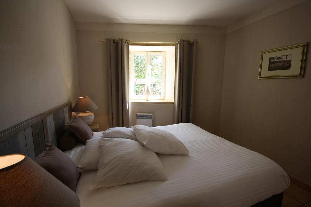 Logis Hotel Restaurant Le Domaine De L'Eau Vive Largentière Zimmer foto